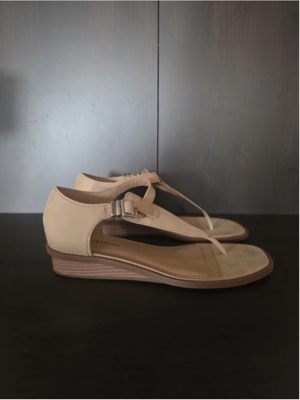 Lucky Brand Annamae LEATHER T Strap Wedge Sandals 8 M Cortado Beige